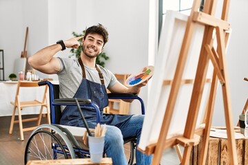 Sticker - Young hispanic man sitting on wheelchair painting at art studio smiling pointing to head with one finger, great idea or thought, good memory