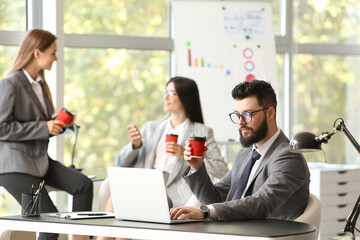 Canvas Print - Business people having coffee break in office