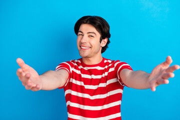 Poster - Photo of impressed friendly young guy dressed red t-shirt smiling open arms isolated blue color background