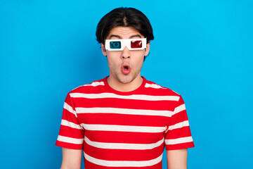 Poster - Photo of sweet shocked young guy dressed red t-shirt 3d eyewear isolated blue color background