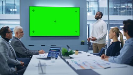Leinwandbilder - Office Conference Room Meeting Presentation: Charismatic Black Businessman Talks, Uses Green Screen Chroma Key Wall TV. Successfully Presenting a e-Commerce Product to Group of Multi-Ethnic Investors