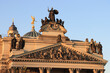 Dresden; Dreiecksgiebel und Figurenschmuck über dem Portikus der Kunsthalle