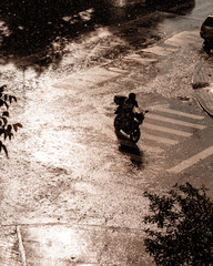 Canvas Print - Vertical shot of a motorcycle in the rainy street