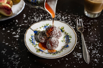 Canvas Print - Delicious dessert on a plate with syrup and figs on a black table