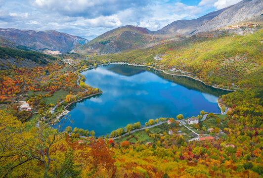 Lake Scanno (L'Aquila, Italy) - When nature is romantic: the heart - shaped lake on the Apennines mountains, in Abruzzo region, central Italy, during the autumn with foliage