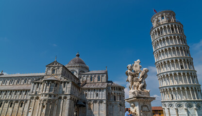 Wall Mural - Tower of Pisa and Fontana dei Putti , Pisa, Tuscany italy 