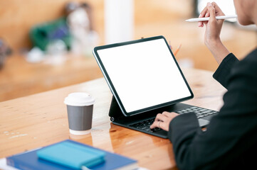 Fototapete - Cropped shot of woman hand working on portable tablet.