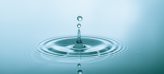 Poster - Splash of water droplets on a smooth water surface