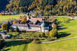 Luftbild des Klosters St. Trudpert im Münstertal, Schwarwald im Herbst
