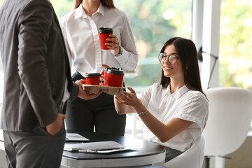 Canvas Print - Business people having coffee break in office