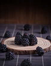 Vertical Shot Of Blackberries Beautifully Set On The Wooden Circle-forest Fruit Concept
