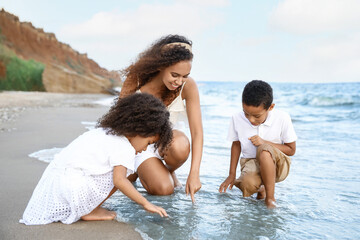 Poster - African-American children with mother on sea beach