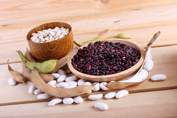 Canvas Print - Kidney beans on table