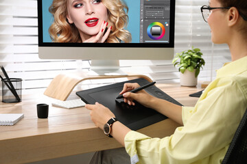 Fototapete - Professional retoucher working on graphic tablet at desk, closeup