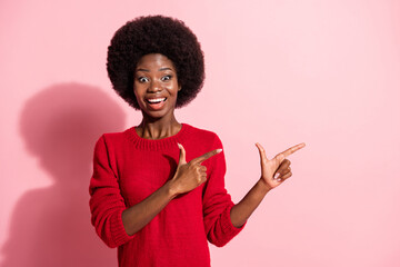 Poster - Portrait of astonished dark skin person direct fingers empty space proposition isolated on pink color background