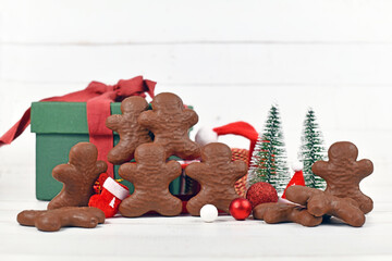 Wall Mural - Chocolate glazed German Christmas gingerbread men