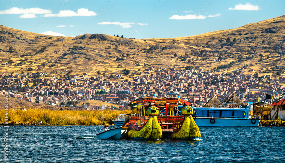Titicaca Reed Raft Reed boat on Lake Titicaca at the Uros Islands in Peru Stock Photo ...