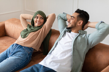 Poster - Family leaning back on sofa relaxing on couch together