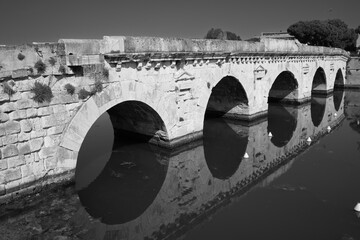 Fototapete - Rimini: Ponte di Tiberio, Roman bridge