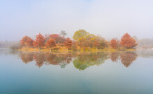 용담호 주천 생태공원 호수 주변의 가을 풍경