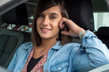 Wall Mural - pretty young brunette driving car