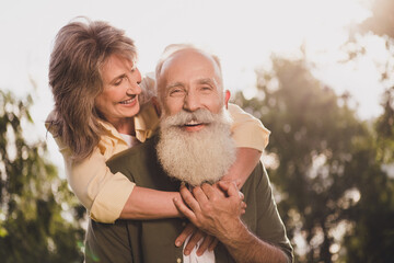 Poster - Portrait of attractive cheerful couple hugging having fun spending holiday vacation having fun on fresh air outdoors