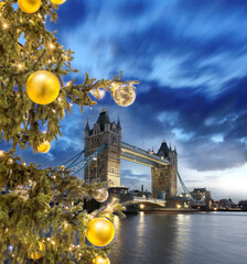 Fototapete - Tower Bridge with Christmas tree in London, England, UK