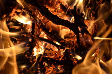 Poster - Burning small wood under the pressure of air.