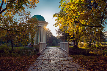 Wall Mural - Sonnenuntergang am Musentempel am großen Parkteich im AGRA-Park Markkleeberg bei Leipzig.