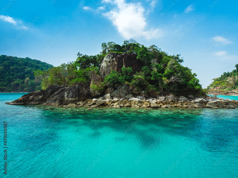 Koh Rang Ko Rang Island. Scenic rocky island, crystal clear turquoise seawater ...