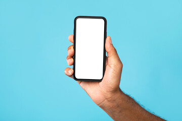 Poster - Unrecognizable black man showing cellphone with mockup, advertising app or website, promoting online product or service