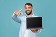 © Prostock-studio - Happy mature attractive european guy show finger at laptop with blank screen