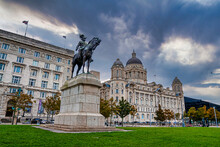 Liverpool, England. September 30, 2021. Statue Of King Edward VII In Front Of The Port Of Liverpool Building, UNESCO World Heritage Site
