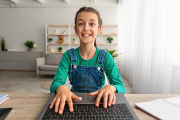 Aufkleber - Girl sitting at table using laptop, webcam pov