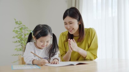 Poster - 勉強する4歳の子供（育児・子育て）