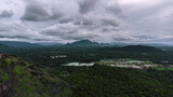 Fototapeta Do pokoju - Widok z góry na zielona pola oraz jeziora, ujęcie z drona, piękny krajobraz