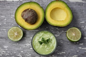 Poster - Avocado sauce with lemon on old wood background