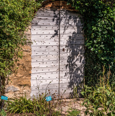 Canvas Print - Porte du prieuré de Salagon à Mane, Alpes-de-Haute-Provence, France