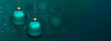 Glänzende  Weihnachtskugel Am Band Auf Türkis-blauem Hintergrund