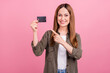 © deagreez - Photo of cheerful young lady point finger credit card bank pay advertise choose suggest isolated over pink color background