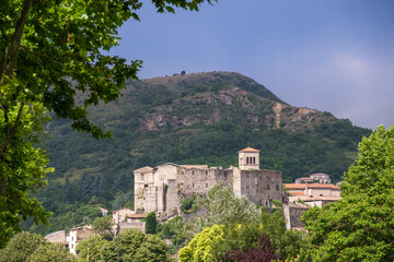 Wall Mural - France, Ardèche (07), le château de la Voulte-Sur-Rhône de style Renaissance du XIV siècle, situé sur la rive droite du Rhône.