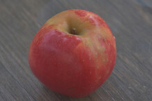 Pacific Rose Apple, The Distinctive Rosy Red Blush Makes This Apple Too Pretty To Resist. A Natural Gala Splendour Cross, Gets Its Signature Pink Hue From Splendour, And Its Unique Taste Profile.