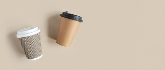 Top view of a Brown coffee paper cup. Mockup with lid. Set of craft paper cups for coffee or tea on beige background. Flat lay. Zero waste, plastic free concept. Disposable Recycled cups