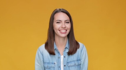 Canvas Print - Funky lady wink eye feedback choice isolated mustard beige color background