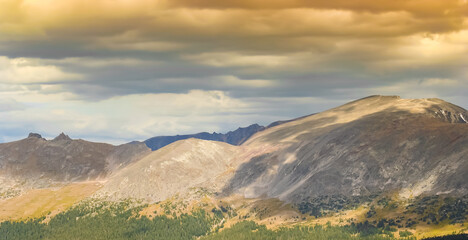 Wall Mural - View from the summit in Rocky Mountains National Park, USA