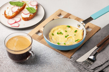 Wall Mural - Healthy breakfast - omelette with green onions, toast with cream cheese and vegetables, coffee