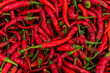 Czerwona papryka chili, zbliżenie na azjatyckim targu z warzywami.