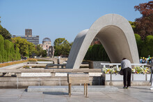 Memorial Cenotaph In Hiroshima Peace Memorial Park　広島平和記念公園 原爆死没者慰霊碑と原爆ドーム