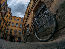A Bicycle In The Courtyard Of The Old Courtyard Of ST. PETERSBURG, Exotic Historical Places Of The City, Will Allow You To Feel The Atmosphere Of The Early 20th Century