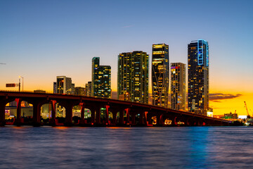 Wall Mural - Beautiful colors at Twilight Downtown Miami vice city scene